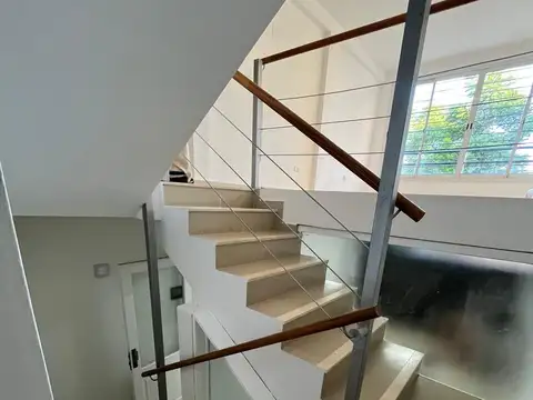 VENTA TRIPLEX TOTALMENTE REMODELADO / ALBERDI