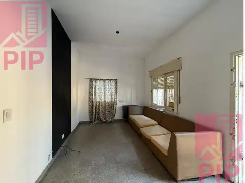 CASA CON SOLIDA CONSTRUCCIÓN SOBRE LOTE PROPIO DE 10X24 EN VENTA