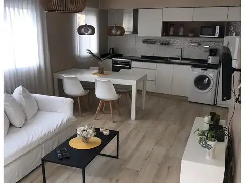 Alquilo Temporario en Parque Chacabuco. 2 Ambientes. Balcón Terraza