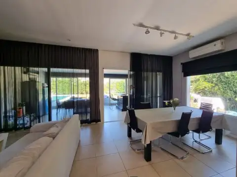 Casa  en Venta en La Comarca, General Pacheco, Tigre