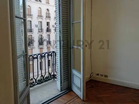 ALQUILER DEPARTAMENTO 4 AMBIENTES EN SAN NICOLAS + DEPENDENCIA Y BALCÓN