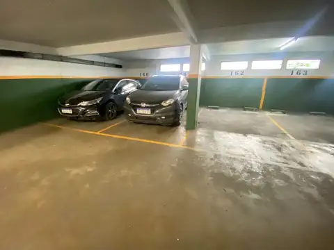 Venta Cochera Fija Cubierta Zona Facultades Recoleta