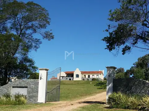 Casa 20 ambientes con 6 baños