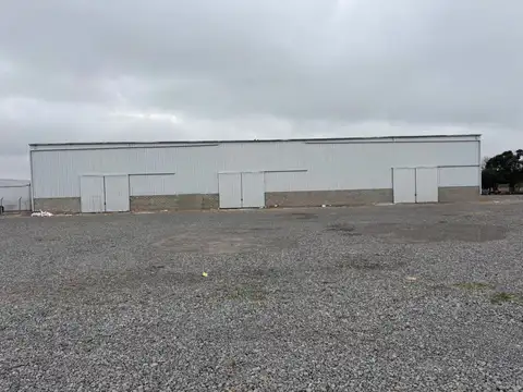 GALPON EN ALQUILER SOBRE AUTOPISTA CON OBRADOR