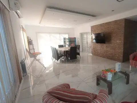 VENTA CASA DE CATEGORIA 4 DORM EN EL DORADO 2