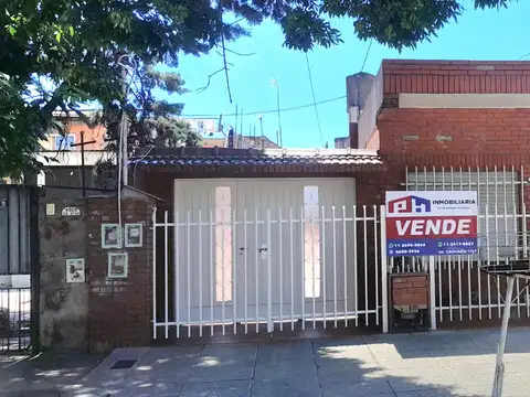 Departamento tipo casa de 3amb con patio en venta en Tablada