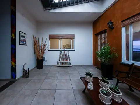 Casa 7 ambientes con 3 baños