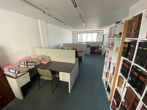 Oficina 6 ambientes con 2 baños