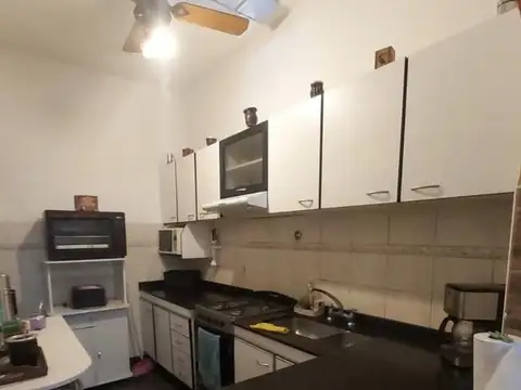 Casa 6 ambientes con 2 baños