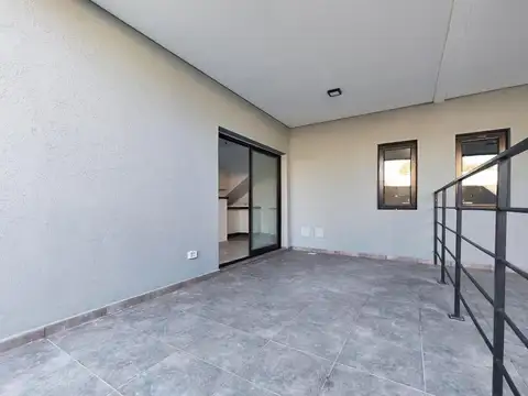 Depto Tipo Casa en Venta con 2 cocheras