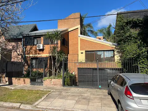Gran chalet en venta en  Ituzaingó