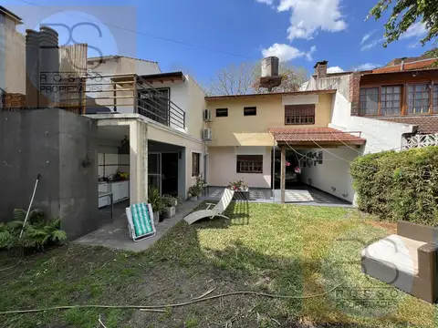 Casa en Venta con 3 cocheras