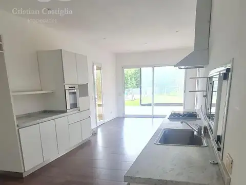 Casa 5 ambientes con 3 baños