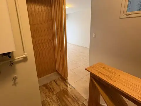 Departamento de 2 ambientes con balcón saliente