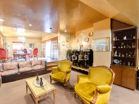 EDIFICIO EN 3 PLANTAS - SUPERFICIE TOTAL 429 m2 - SOBRE AVENIDA -