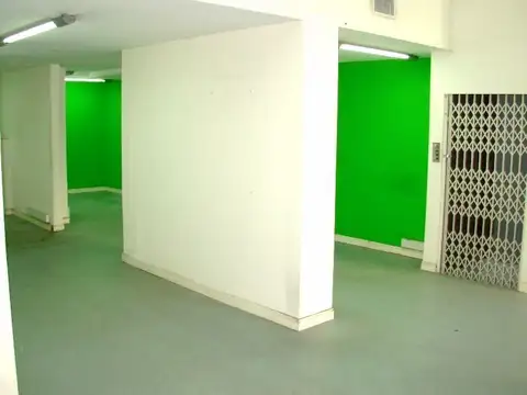 EXCELENTE.PBº,1º y S.S. Local :Aire Acondicionado xconductos, Luminarias.