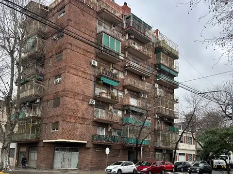 2 AMBIENTES FRENTE , BALCON CORRIDO, COCINA AMPLIA, BAÑO COMPLETO, SUPER LUMINOSO