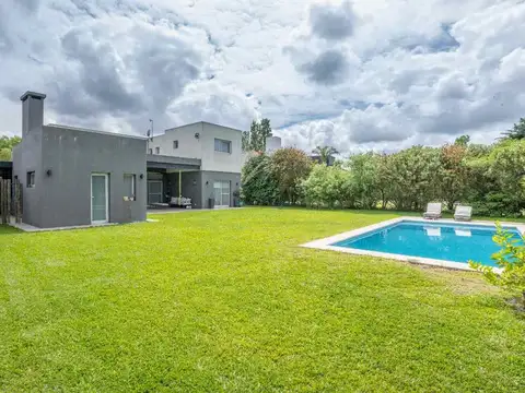 Venta casa 5 amb, dos en planta baja Santa Clara