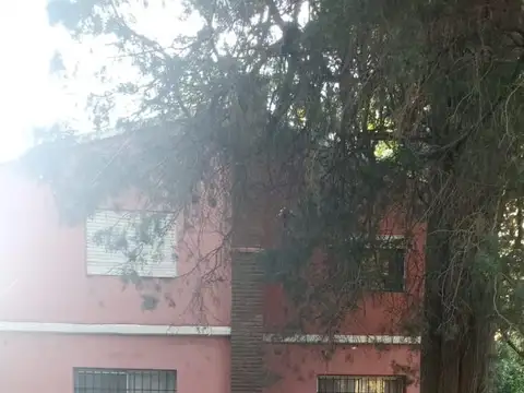 F 775 excelente casaquinta con casi 4000mts 2 de parque