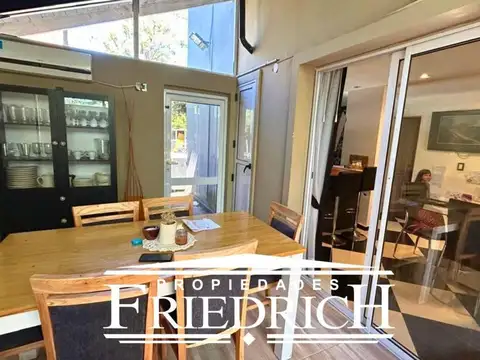 Casa en Venta con 3 cocheras