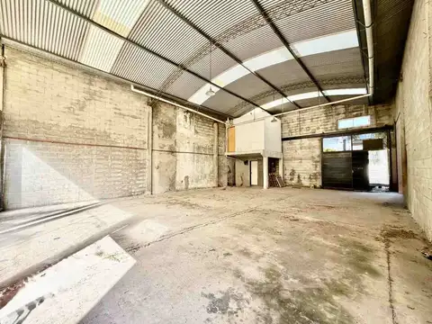 VENTA GALPON DEPOSITO EN RAMOS MEJIA 240 MTS