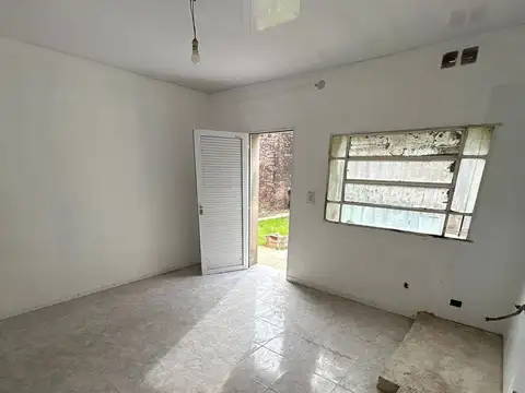 Casa 4 ambientes con 1 baño