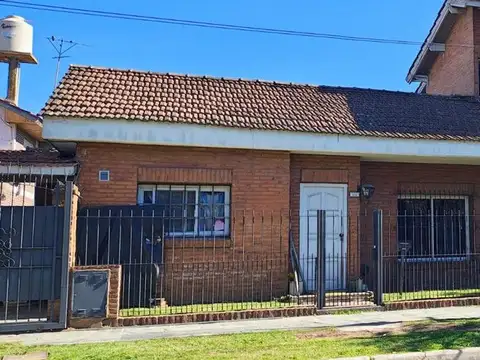 Casa, depto dos amb y lote ideal p/ construir