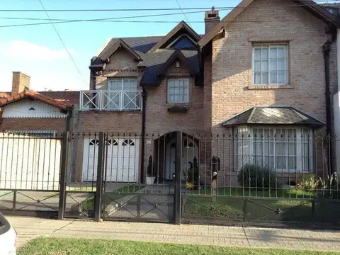 Casa  en Venta ubicado en Castelar, Morón, G.B.A. Zona Oeste - AMA0149_LP545218_8