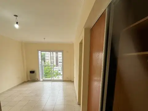 Monoambiente, 4to piso contrafrente con balcón