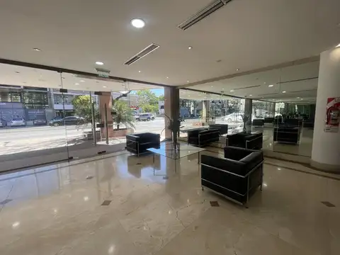 Oficina en Alquiler con 6 cocheras