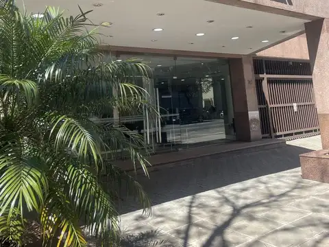 Av. del Libertador al 700 - Piso 1