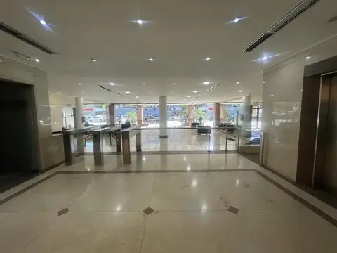 Av. del Libertador al 700 - Piso 1