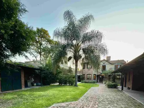 Casa en Venta con 2 cocheras