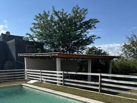 Casa 8 ambientes con 4 baños