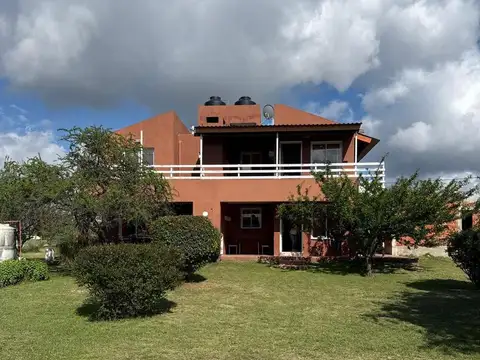 Casa en Venta con 3 cocheras