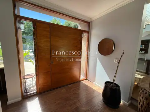 Casa en Alquiler con 1 cochera