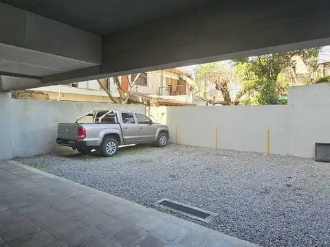 Venta Cochera Fija Portón automático Villa Luzuriaga