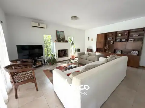 Casa en Venta con 1 cochera