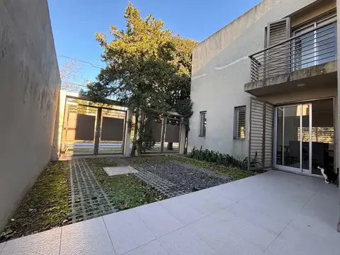 Depto Tipo Casa en Venta con 2 cocheras