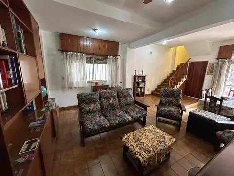 Casa 3 ambientes/ Casanova/ con quincho y Parrilla