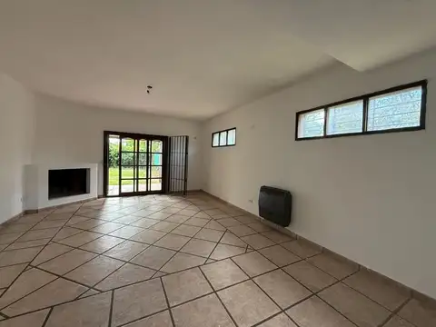 Casa 5 ambientes con 2 baños