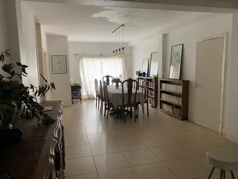 Casa 6 ambientes con 4 baños