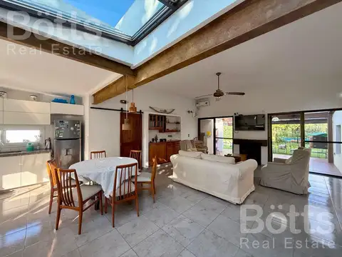 Casa 5 ambientes con 3 baños