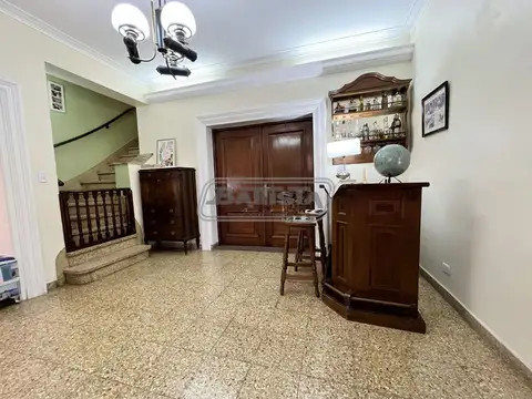 Casa 6 ambientes con 4 baños