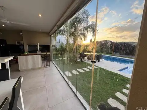 Casa a la venta en Pilar del Este