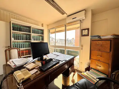 VENTA - Oficina/Departamento en pleno centro con balcón corrido al norte, Rosario