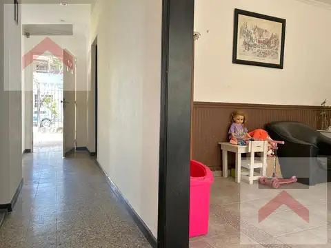 Casa con dos dormitorios y galpón en Villa Libertad