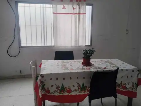 Venta de Casa 3amb C/cochera. Excelente Ubicación