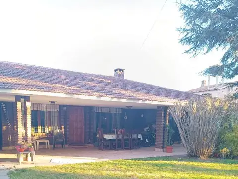 Casa en venta de 3 dormitorios c/ cochera en San Bernardo