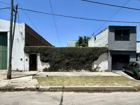 CASA DE 3 AMBIENTES CON HERMOSO PATIO